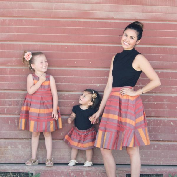 Mother-Daughter Photos in JOEY et CHLOE Matching Dresses