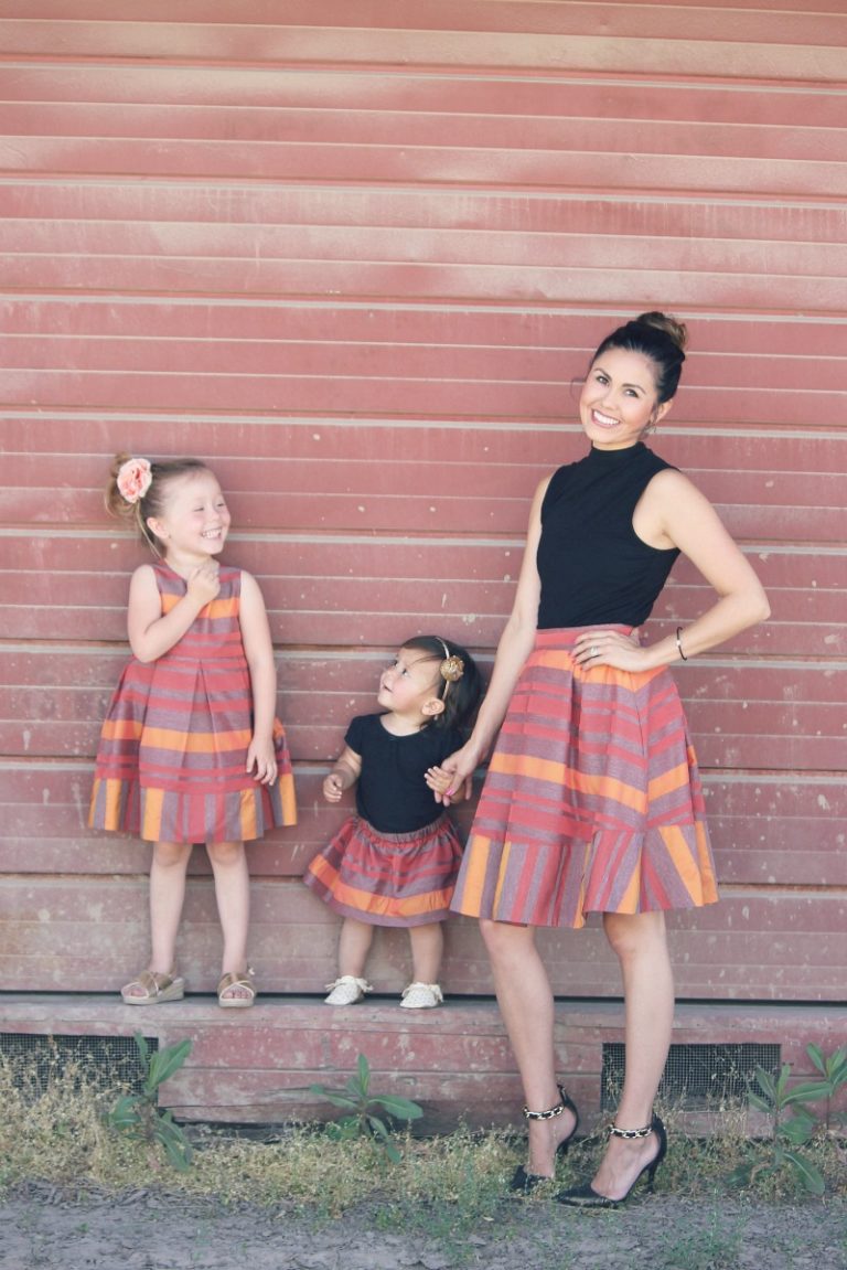 Mother-Daughter Photos in JOEY et CHLOE Matching Dresses