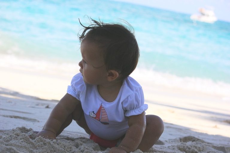 How to Remove Summer Stains and Odors from Clothing – Persil ProClean