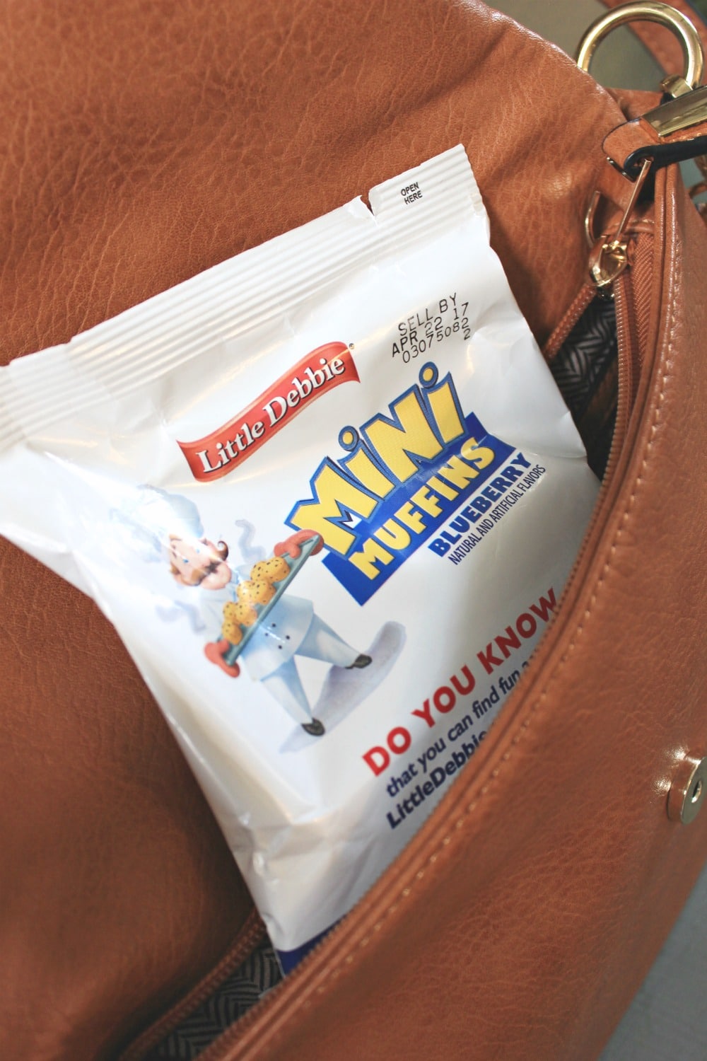 mini muffins in purse