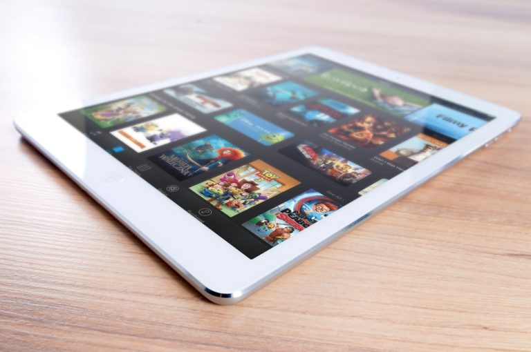 Guest Post: Gadgets to Have When Traveling With Kids