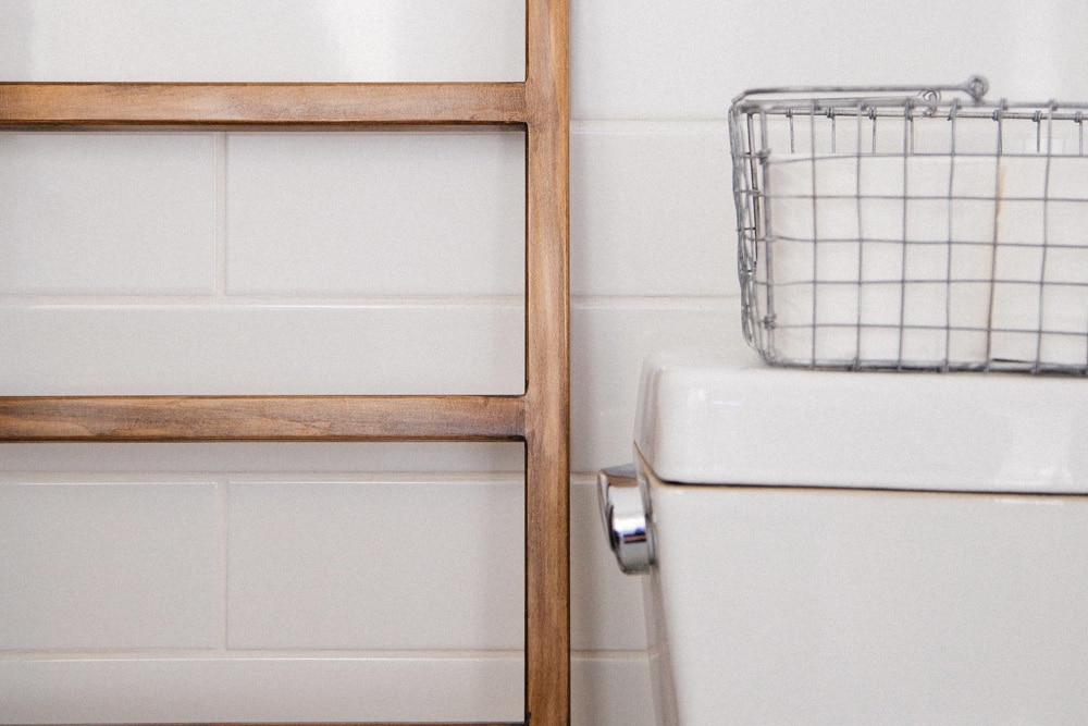 Updated Bathroom Idea: Using a Ladder for Towels 