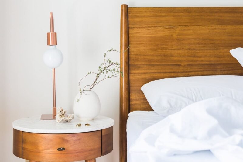 Minimlistic Bed and Nightstand decor