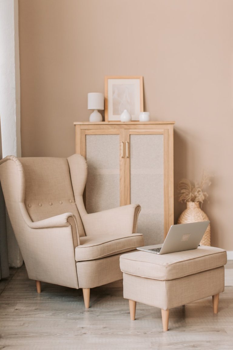 5 Must-Have Big and Tall Living Room Furniture Pieces