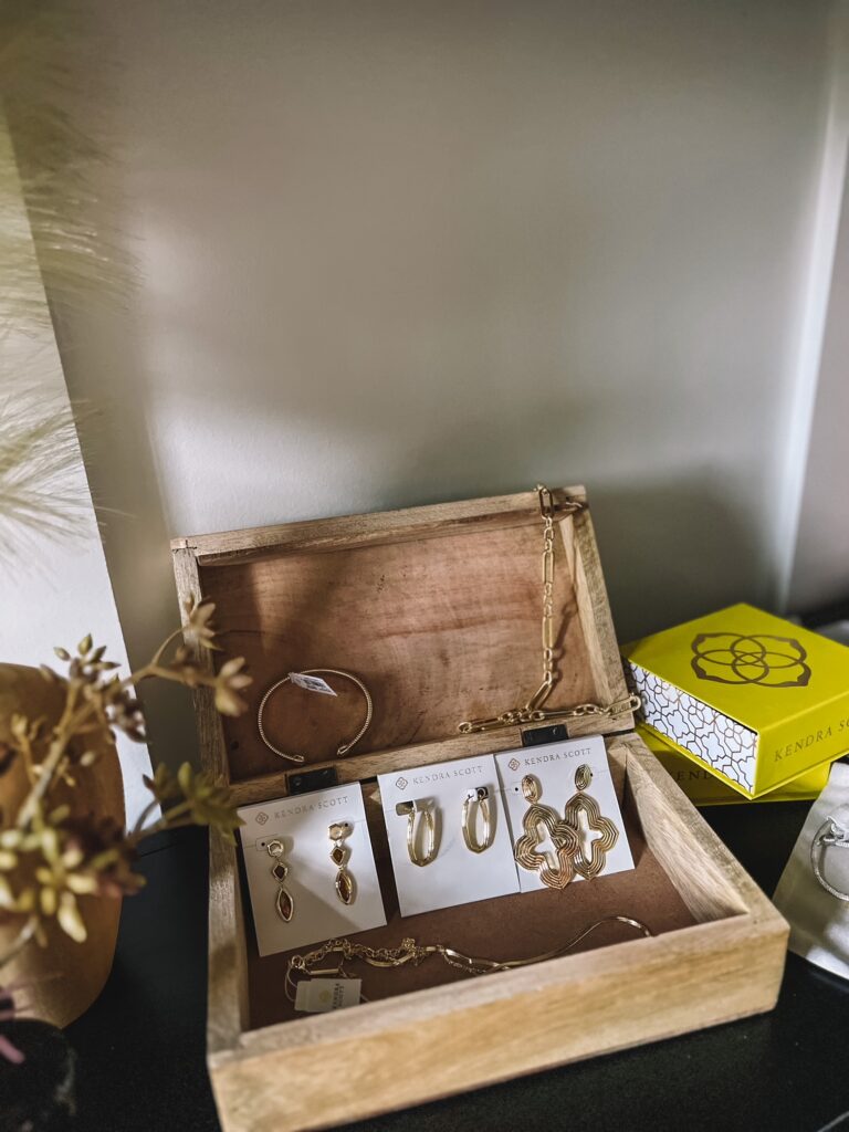 Transitioning to Fall Style with Kendra Scott Jewelry: Tips and Inspiration