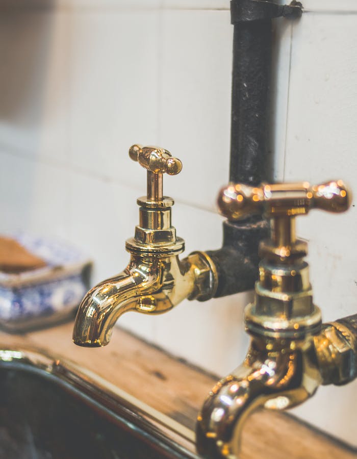 DIY Vs. Professional Plumbing Services – Making the Right Choice