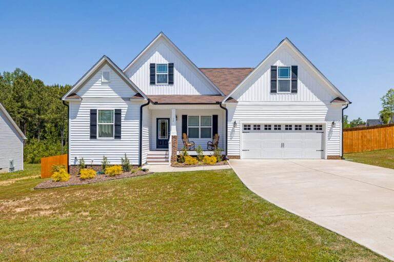 What Are the Signs Your Roof Needs a Professional Inspection? Identifying Crucial Warning Indicators