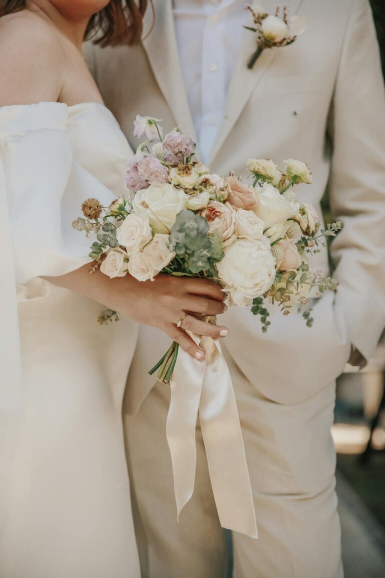 How to Accessorize Your White Tuxedo Dinner Jacket for Any Occasion