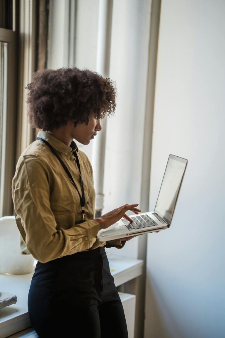 7 Creative Uses of Lanyards in Corporate Settings