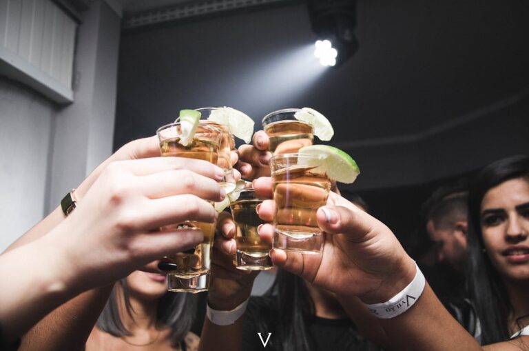 Evening Ideas for Short City Trips With Friends